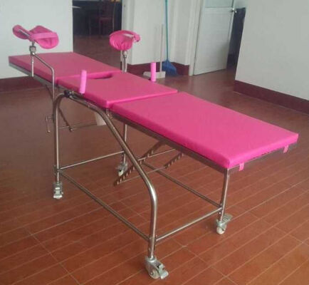سرير طاولة عمليات أمراض النساء والتوليد في عيادة المستشفى كرسي فحص طاولة توليد يدوية